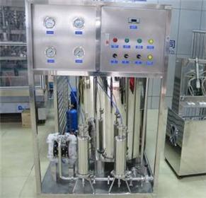 كيفية تصفية العطور في صناعة مستحضرات التجميل?